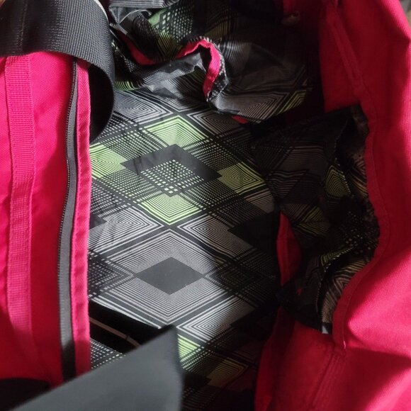 Nike Bag Medium Red Black Duffel Expandable Travel Tote Training Sportswear 22" - Picture 6 of 6